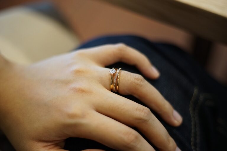 hand 1217188 960 720