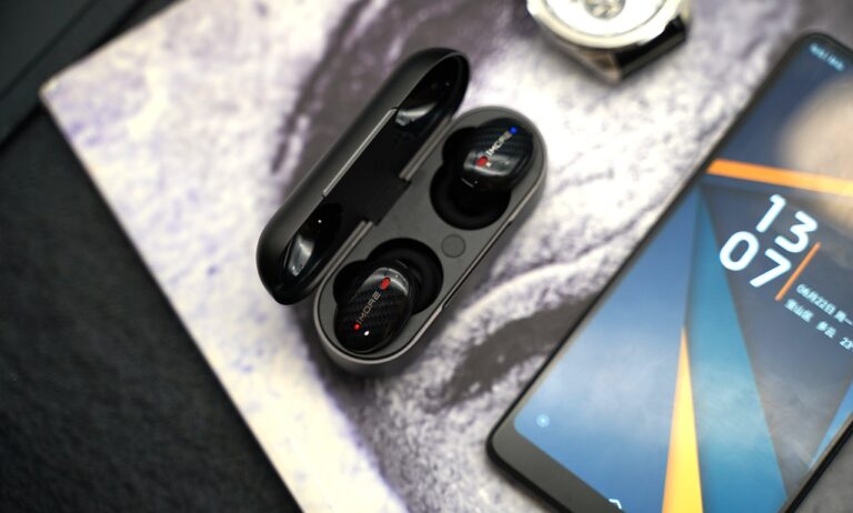 headphones 5365162 1280